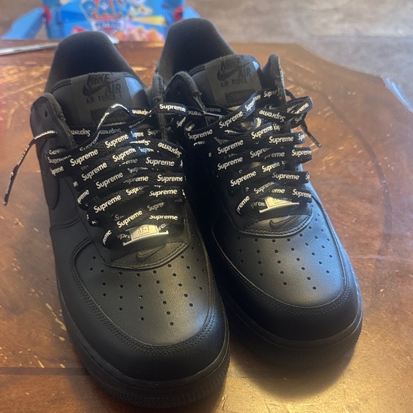 Supreme × Nike Air Force 1 Low 